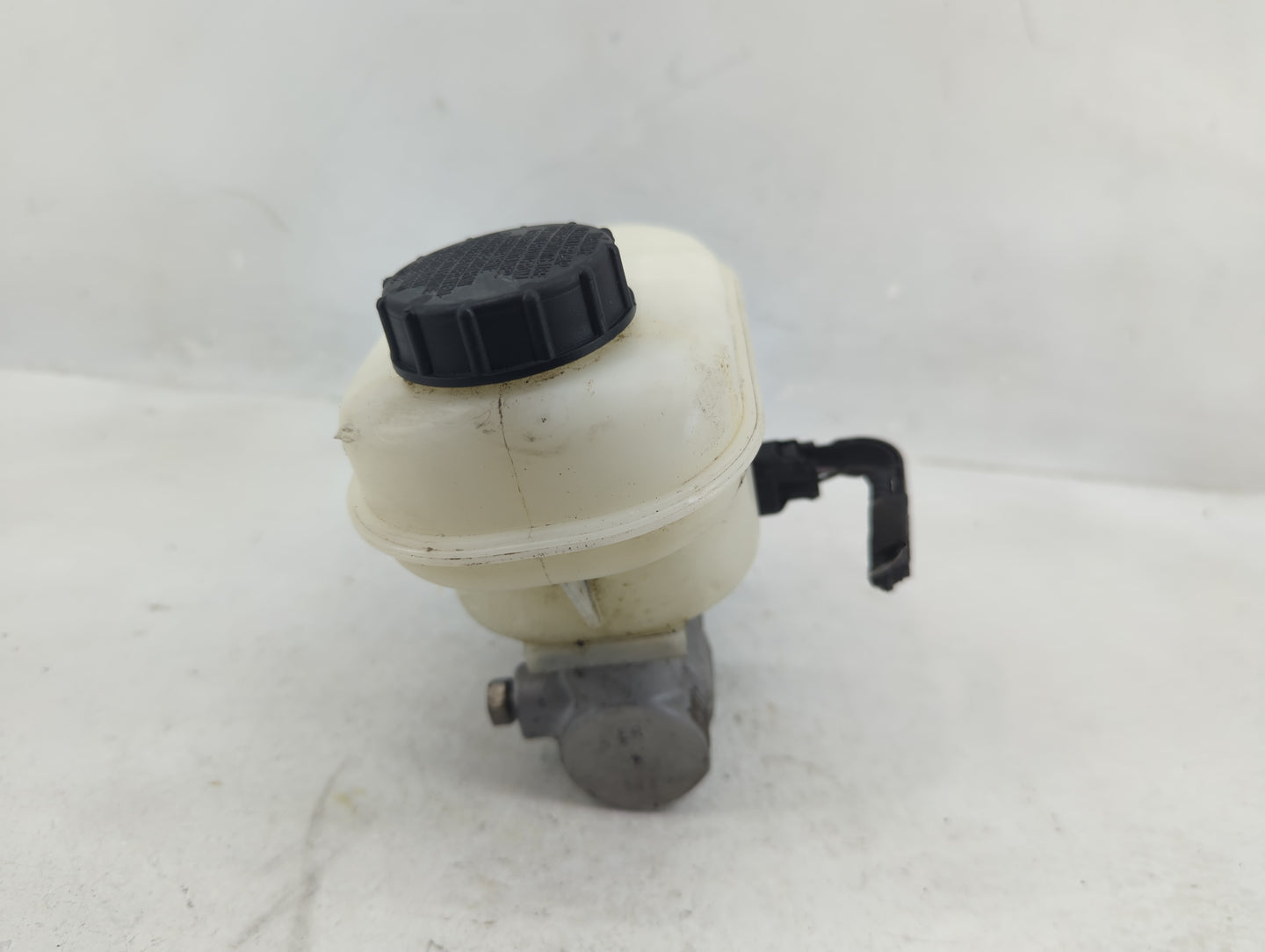 2015-2017 Ford F-150 Brake Master Cylinder - Oemusedautoparts1.com