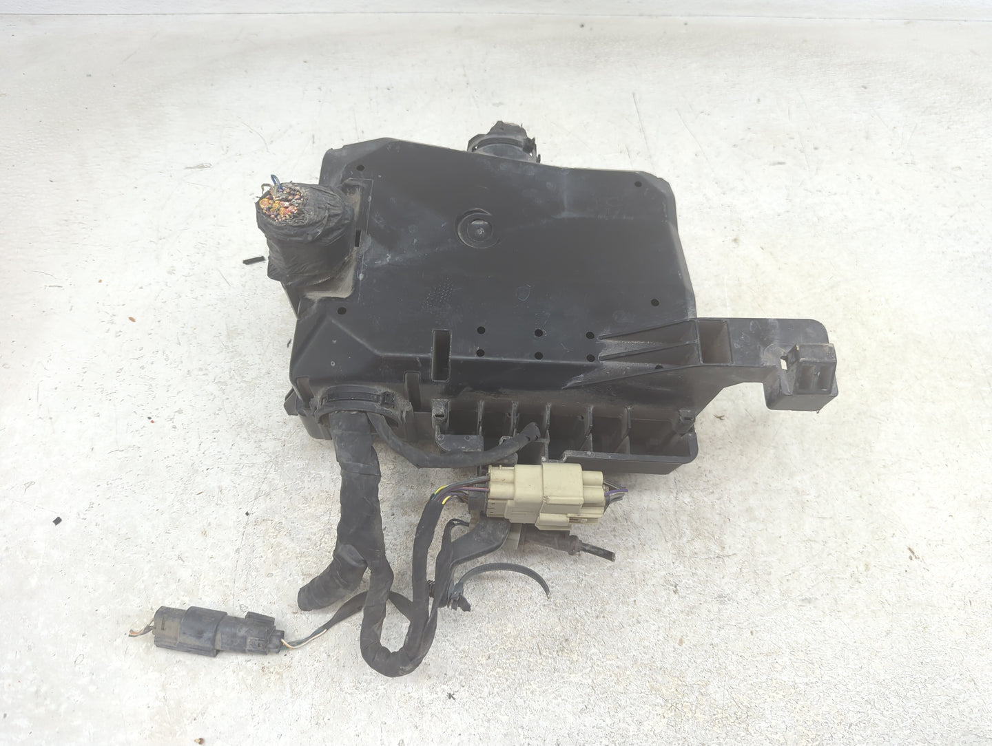 2017 Ford F-150 Fusebox Fuse Box Panel Relay Module P/N:HL3T-12A581 ACD Fits OEM Used Auto Parts - Oemusedautoparts1.com