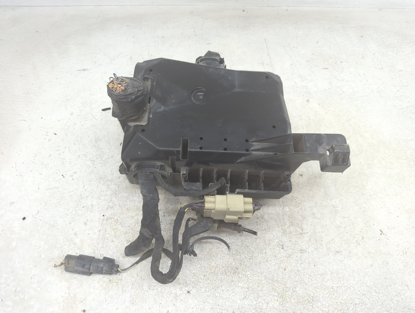 2017 Ford F-150 Fusebox Fuse Box Panel Relay Module P/N:HL3T-12A581 ACD Fits OEM Used Auto Parts - Oemusedautoparts1.com