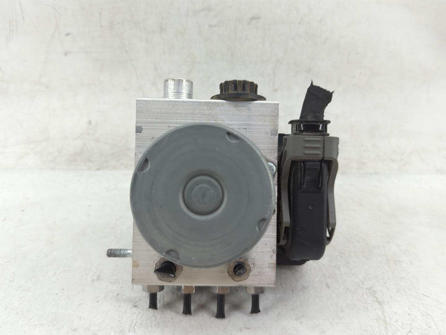 2017-2018 Ford F-150 ABS Pump Control Module Replacement P/N:0265956579 Fits Fits 2017 2018 OEM Used Auto Parts - Oemusedaut