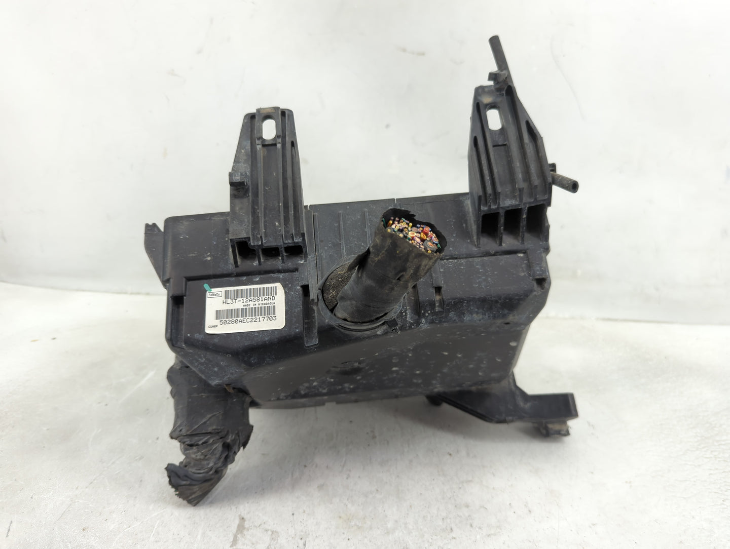 2017 Ford F-150 Fusebox Fuse Box Panel Relay Module P/N:HL3T-12A581AND Fits OEM Used Auto Parts - Oemusedautoparts1.com