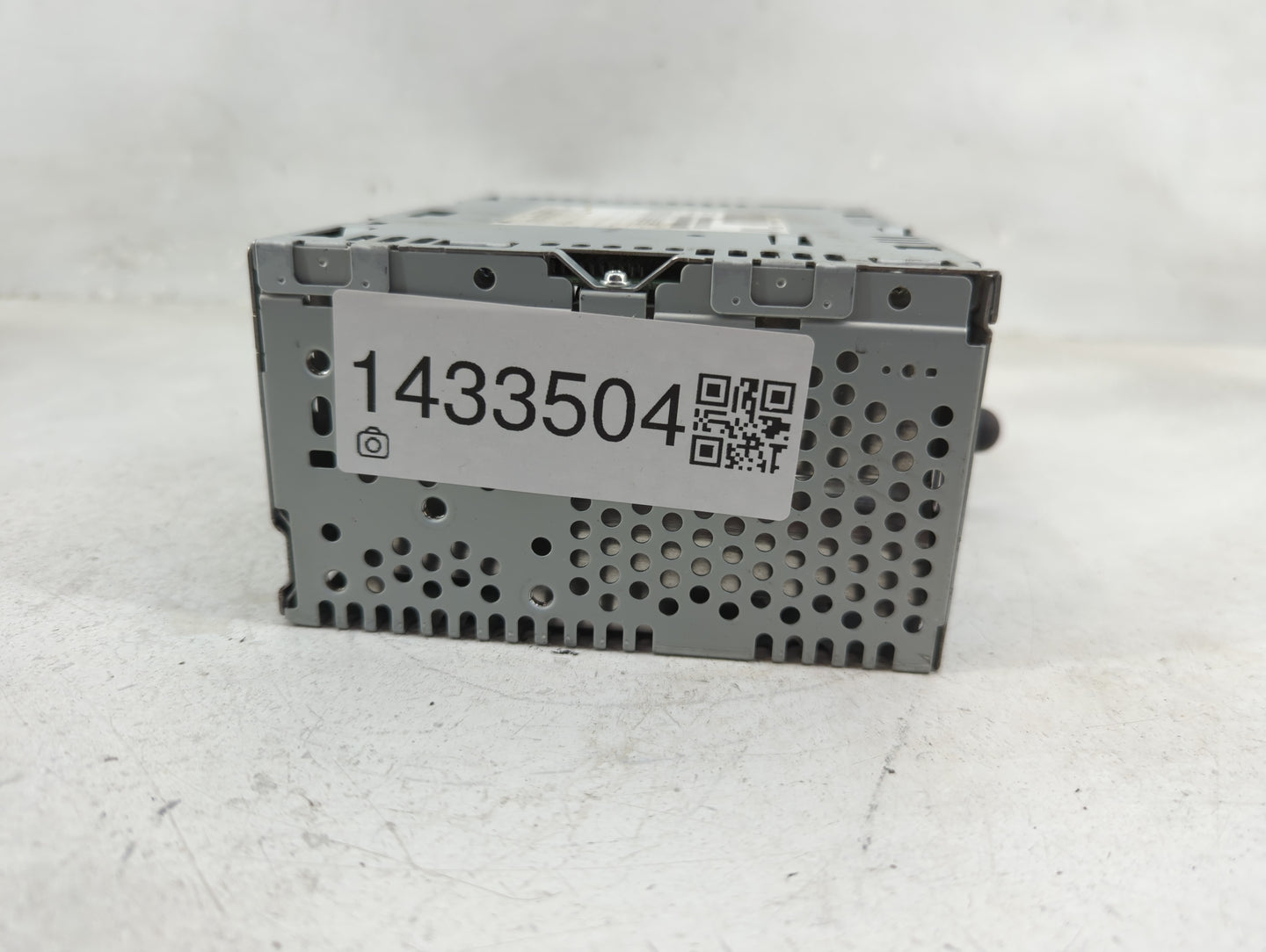 2017-2018 Ford F-150 Radio AM FM Cd Player Receiver Replacement P/N:HL3T-8D832-AB RU-9463P-D Fits Fits 2017 2018 OEM Used Au