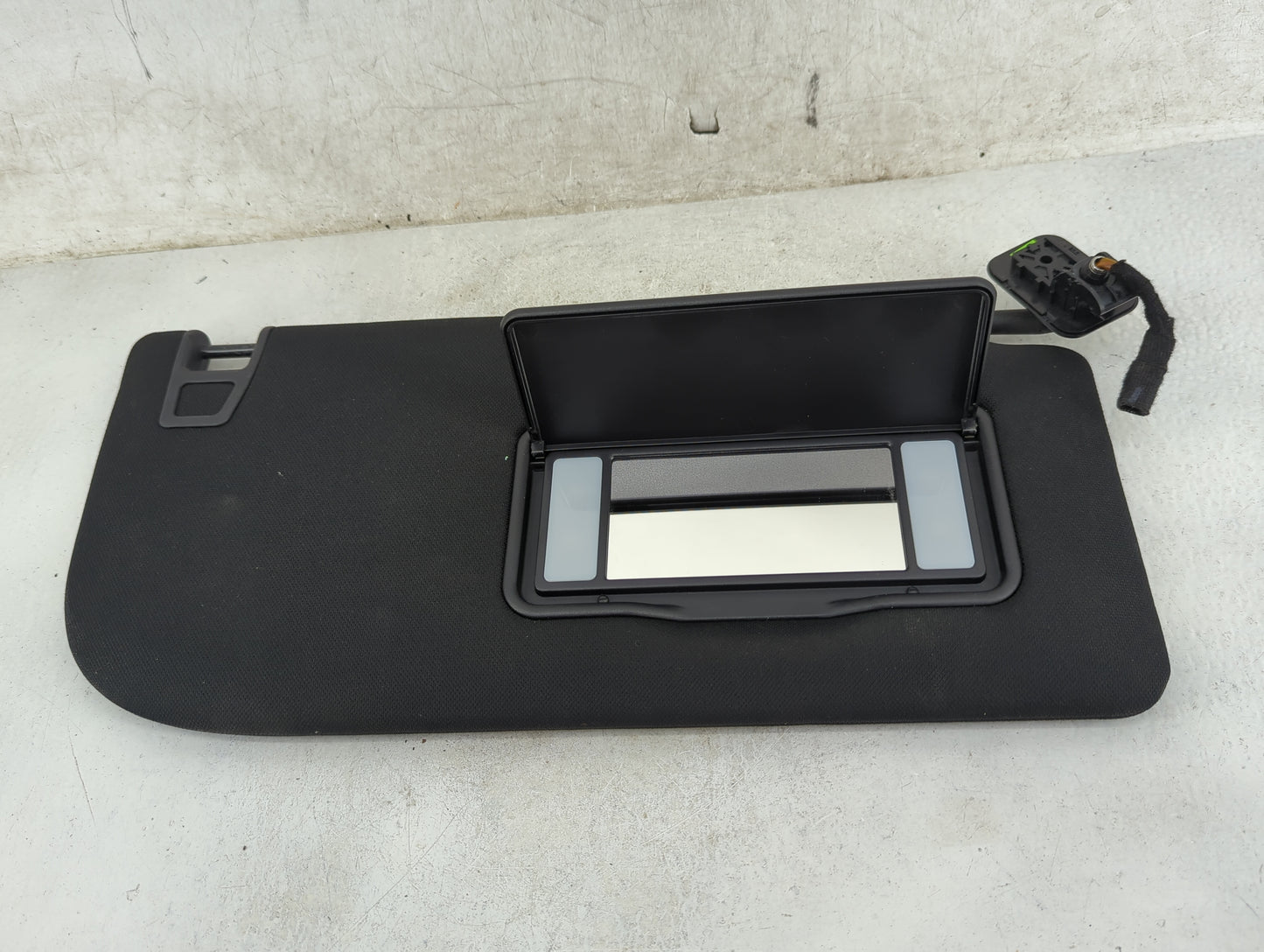 2015-2017 Ford F-150 Sun Visor Shade Replacement Passenger Right Mirror Fits Fits 2015 2016 2017 OEM Used Auto Parts - Oemus