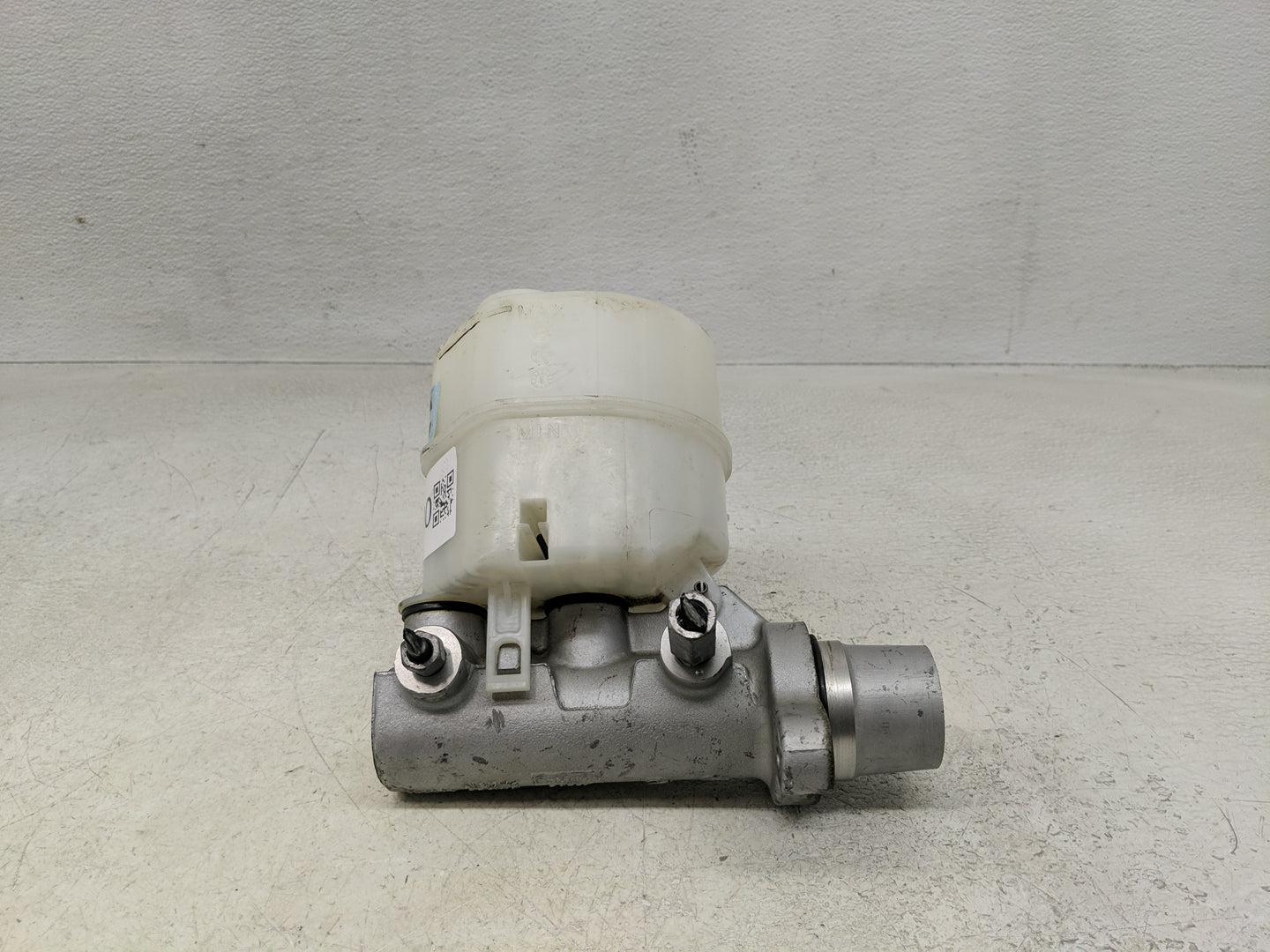Ford F-250 Brake Master Cylinder 1300400 - Oemusedautoparts1.com