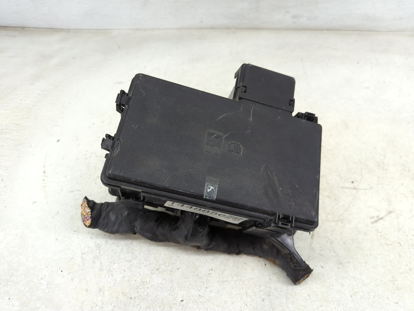 2017-2019 Ford F-250 Super Duty Fusebox Fuse Box Panel Relay Module P/N:GU5T-14A003-AA Fits Fits 2017 2018 2019 OEM Used Aut
