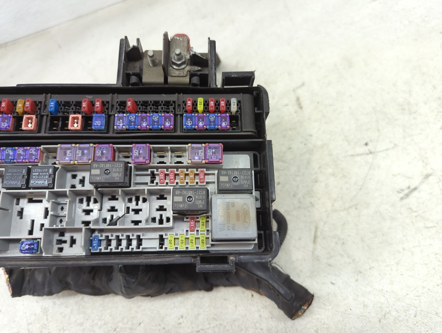 2017-2019 Ford F-250 Super Duty Fusebox Fuse Box Panel Relay Module P/N:GU5T-14A003-AA Fits Fits 2017 2018 2019 OEM Used Aut