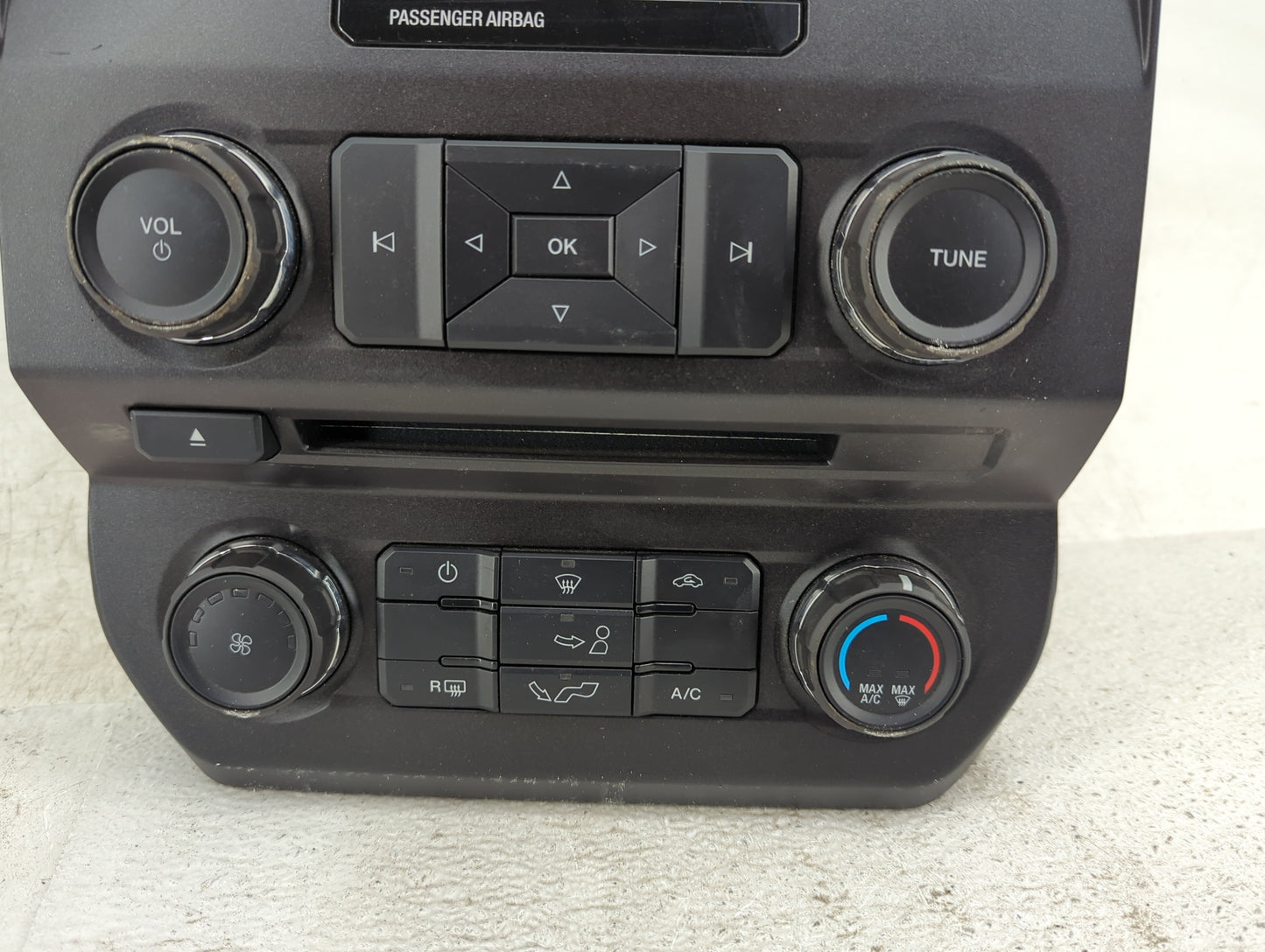 2017 Ford F150 Radio AM FM Cd Player Receiver Replacement P/N:HL3T-18E243-BUA HL3T-18E243-BUB Fits OEM Used Auto Parts - Oem