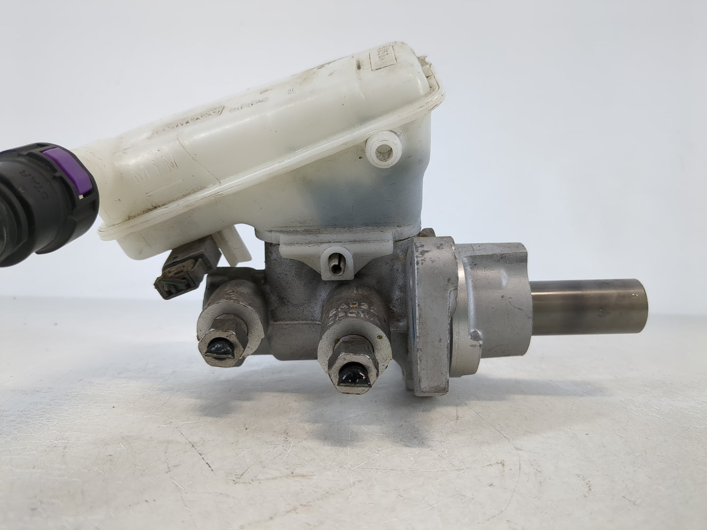 2011-2019 Ford Fiesta Brake Master Cylinder - Oemusedautoparts1.com