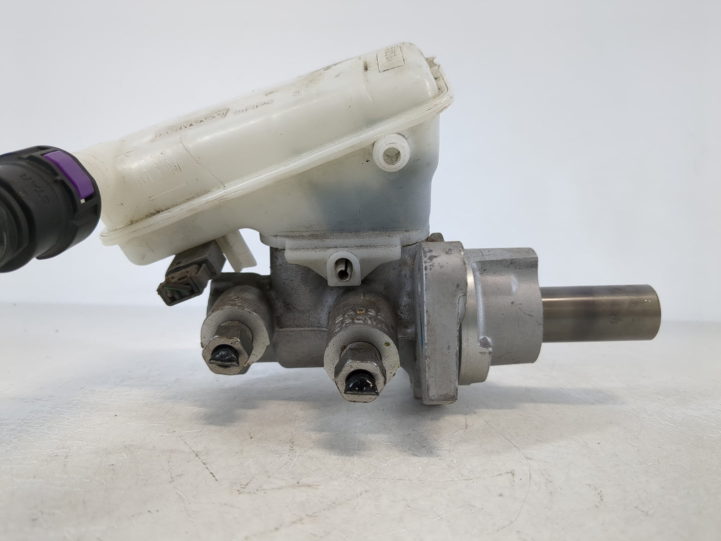 2011-2019 Ford Fiesta Brake Master Cylinder - Oemusedautoparts1.com