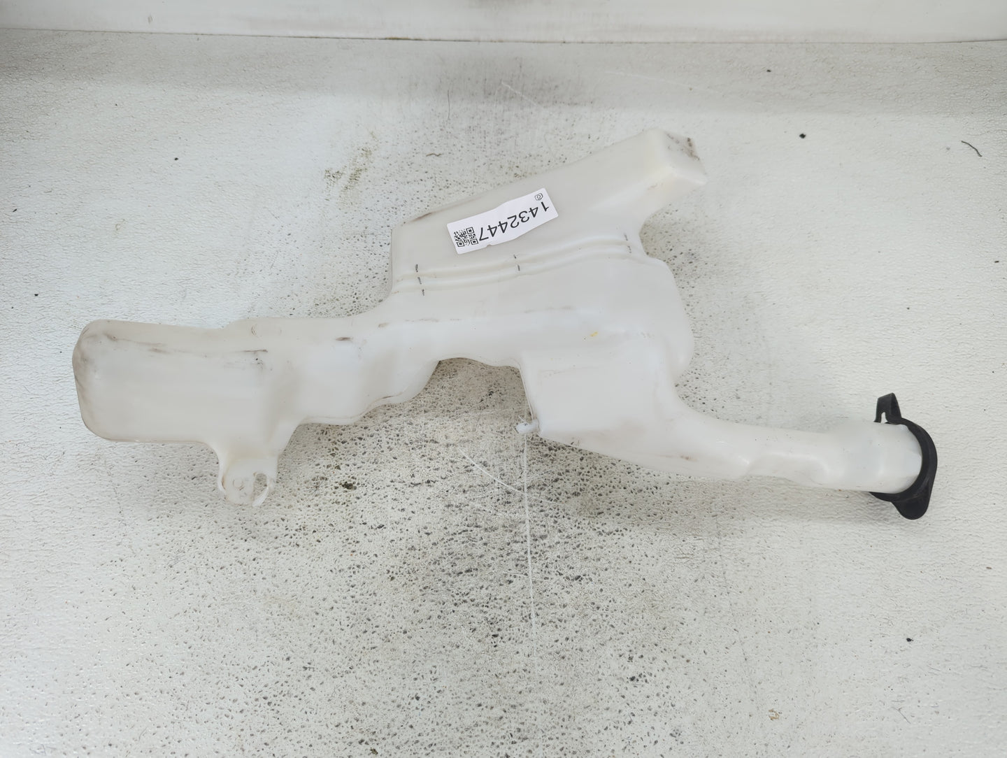 2011-2019 Ford Fiesta Windshield Washer Fluid Reservoir Bottle Oem - Oemusedautoparts1.com