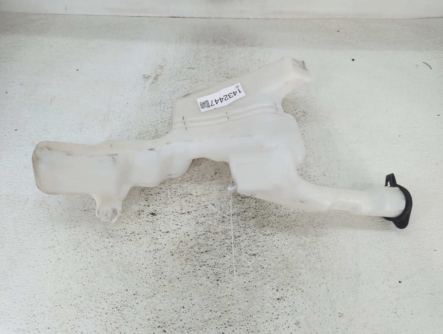 2011-2019 Ford Fiesta Windshield Washer Fluid Reservoir Bottle Oem - Oemusedautoparts1.com