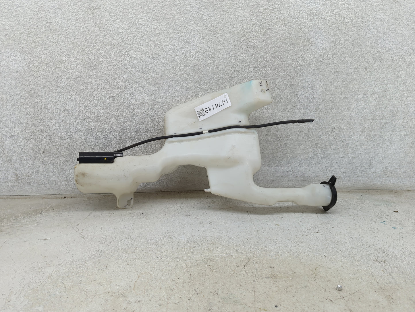 2011-2019 Ford Fiesta Windshield Washer Fluid Reservoir Bottle Oem 1474149 - Oemusedautoparts1.com