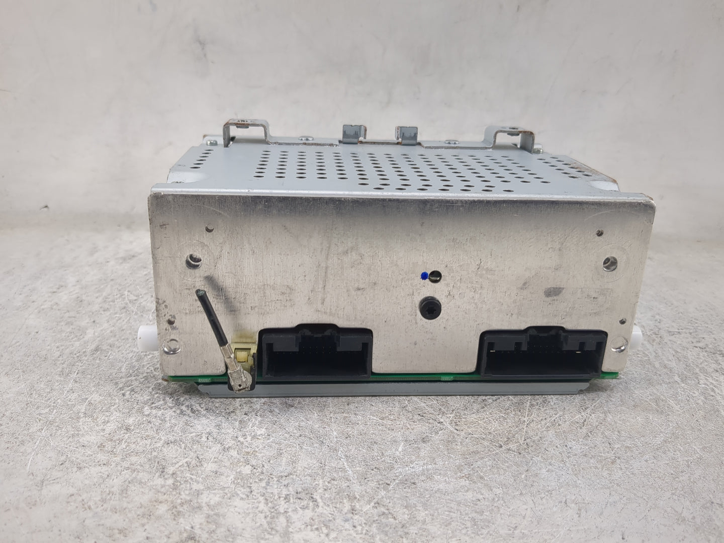 2016-2018 Ford Fiesta Radio AM FM Cd Player Receiver Replacement P/N:D2BT-19C107-AJ Fits Fits 2016 2017 2018 OEM Used Auto P
