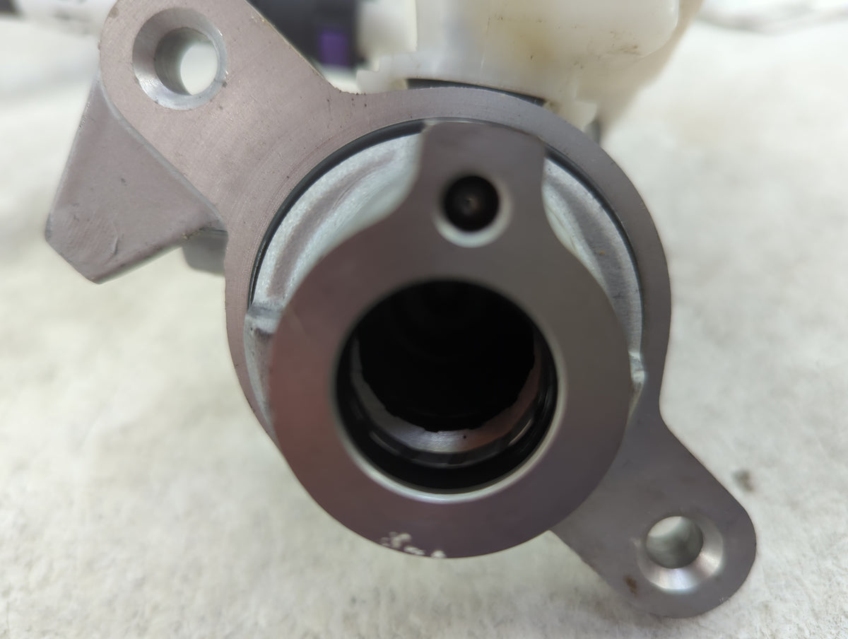 2011-2019 Ford Fiesta Brake Master Cylinder 1515945 - Oemusedautoparts1.com