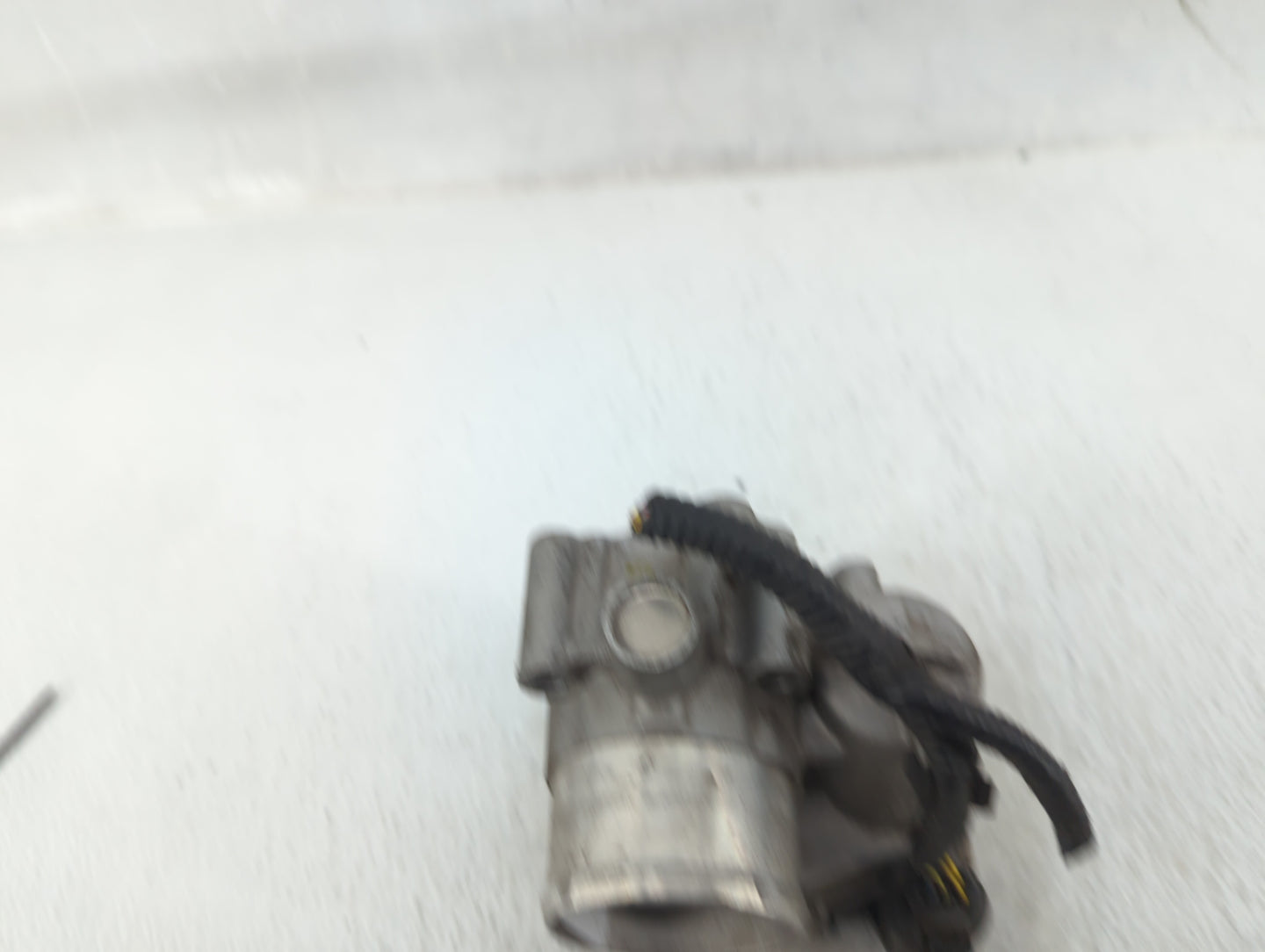 2014-2019 Ford Fiesta Throttle Body P/N:7S7G-9F991-CA Fits Fits 2013 2014 2015 2016 2017 2018 2019 OEM Used Auto Parts - Oem