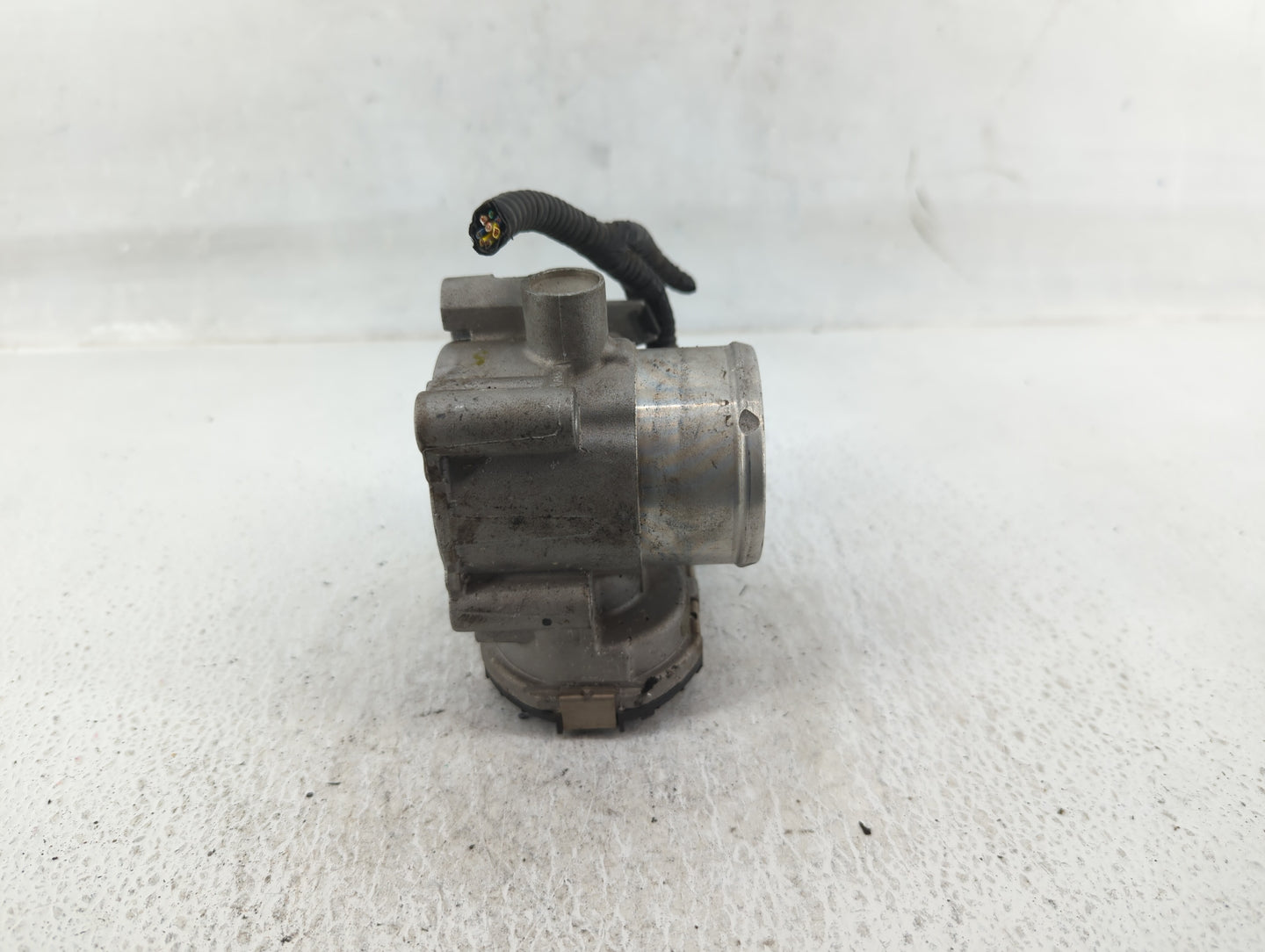 2014-2019 Ford Fiesta Throttle Body P/N:7S7G-9F991-CA Fits Fits 2013 2014 2015 2016 2017 2018 2019 OEM Used Auto Parts - Oem