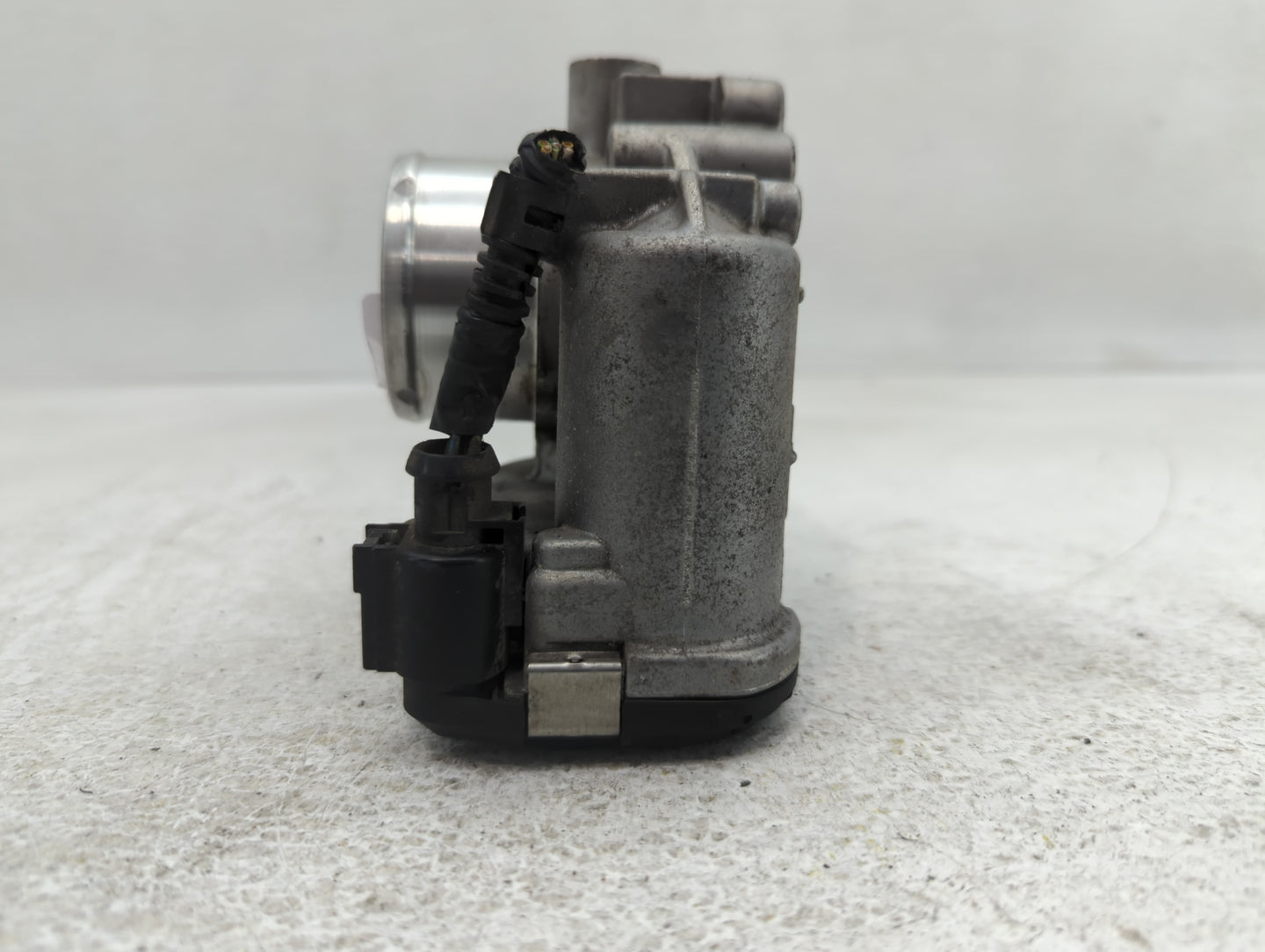 2014-2019 Ford Fiesta Throttle Body P/N:7S7G-9F991-CA Fits Fits 2013 2014 2015 2016 2017 2018 2019 OEM Used Auto Parts - Oem