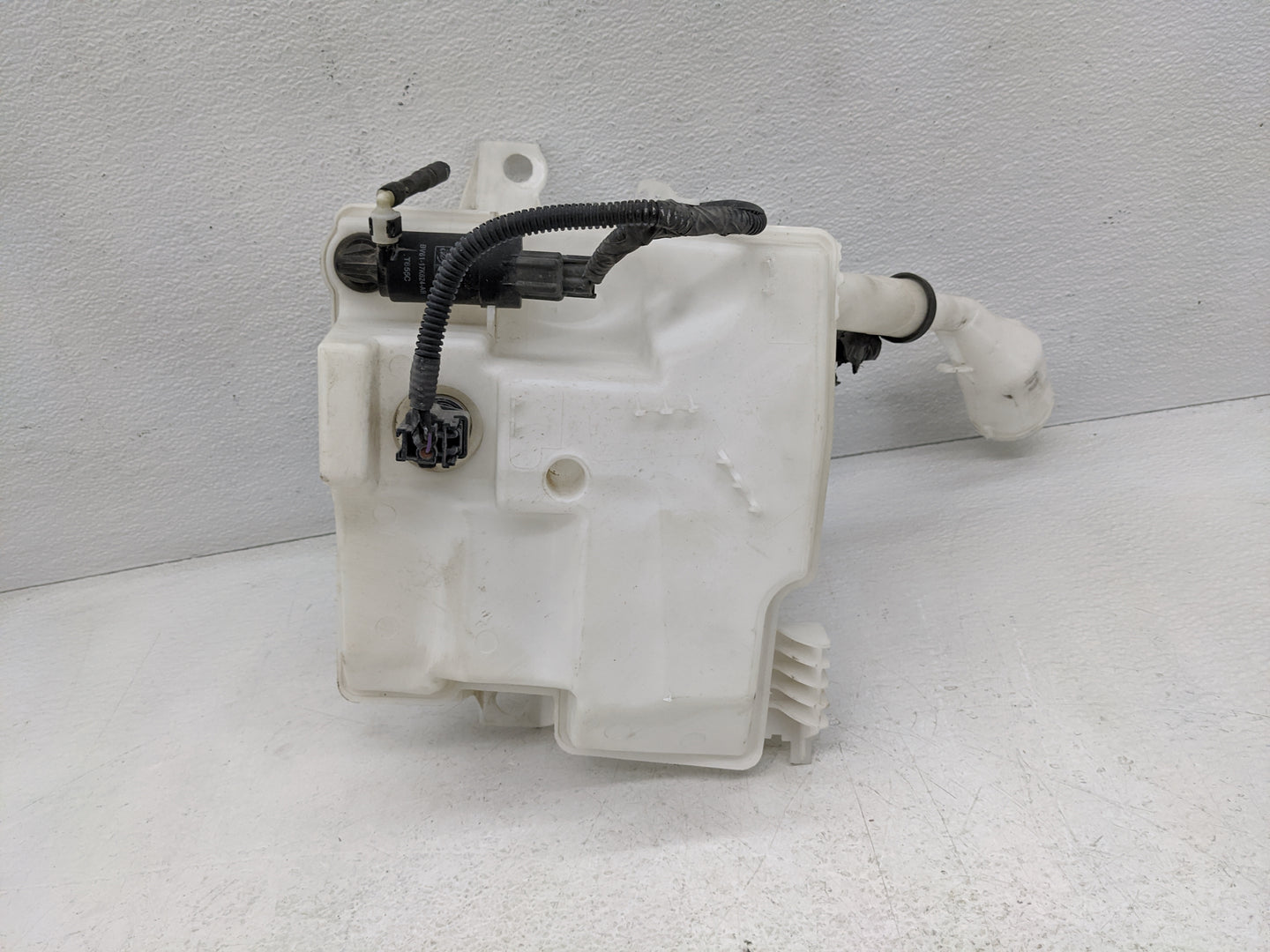 2012-2018 Ford Focus Windshield Washer Fluid Reservoir Bottle Oem - Oemusedautoparts1.com