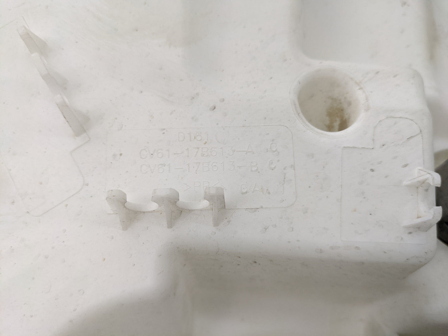 2012-2018 Ford Focus Windshield Washer Fluid Reservoir Bottle Oem - Oemusedautoparts1.com