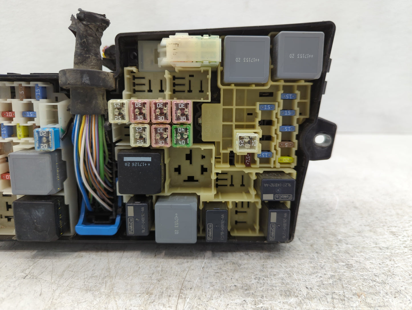 2017-2018 Ford Focus Fusebox Fuse Box Panel Relay Module P/N:AV6T-14A067-AD Fits Fits 2017 2018 OEM Used Auto Parts - Oemuse