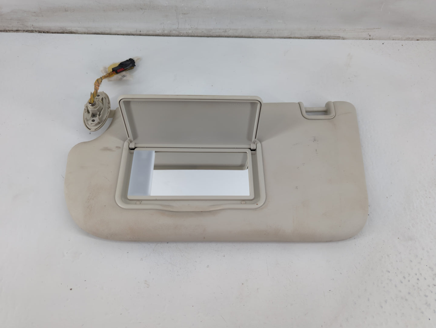 2013-2018 Ford Focus Sun Visor Shade Replacement Driver Left Mirror Fits Fits 2013 2014 2015 2016 2017 2018 OEM Used Auto Pa