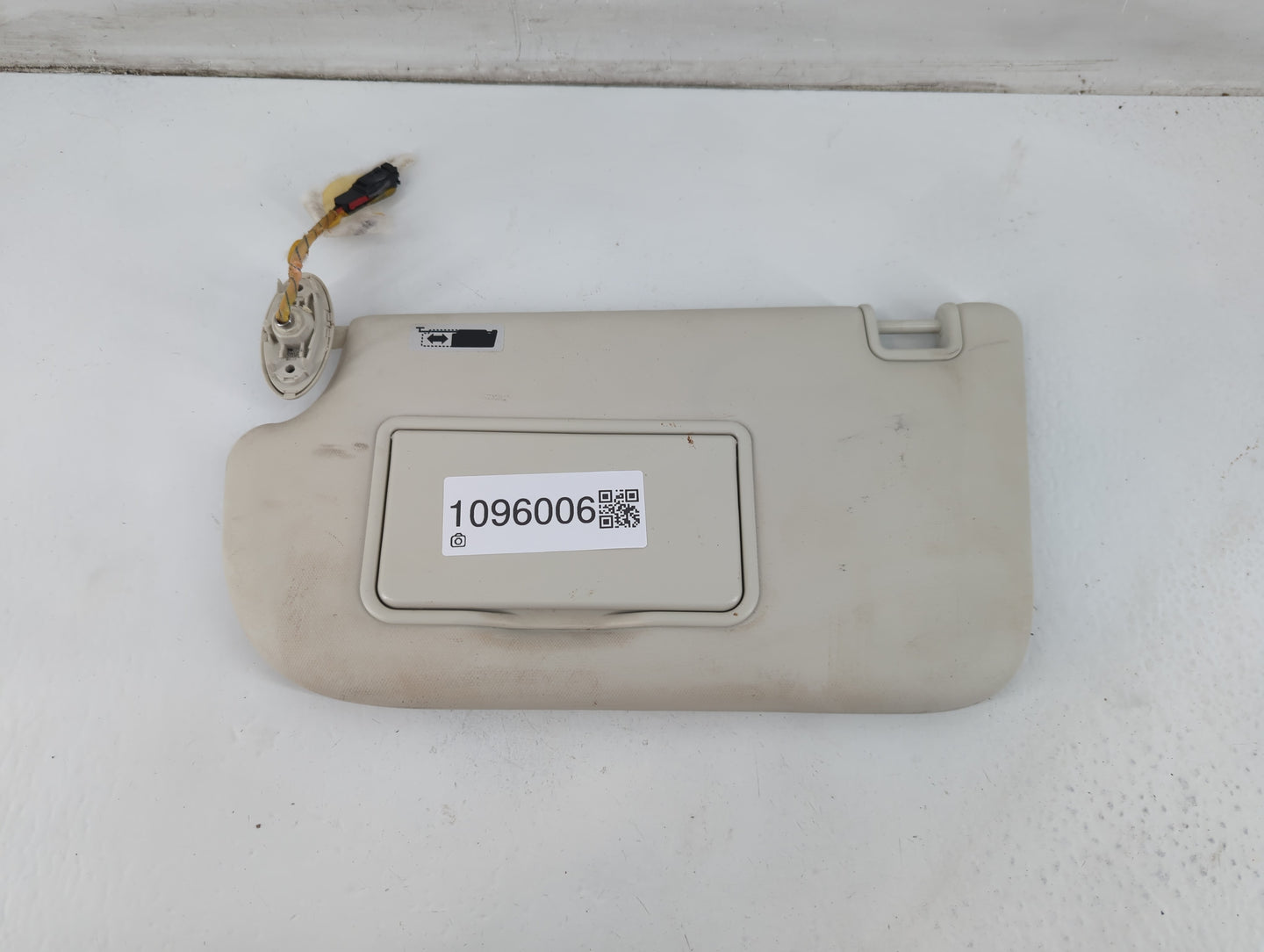 2013-2018 Ford Focus Sun Visor Shade Replacement Driver Left Mirror Fits Fits 2013 2014 2015 2016 2017 2018 OEM Used Auto Pa