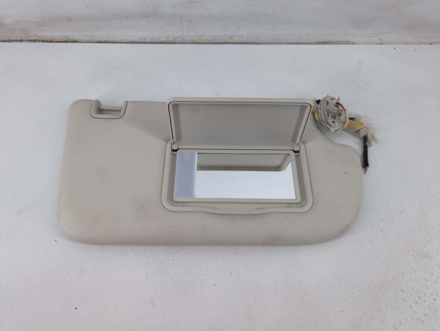 2013-2018 Ford Focus Sun Visor Shade Replacement Passenger Right Mirror Fits Fits 2013 2014 2015 2016 2017 2018 OEM Used Aut