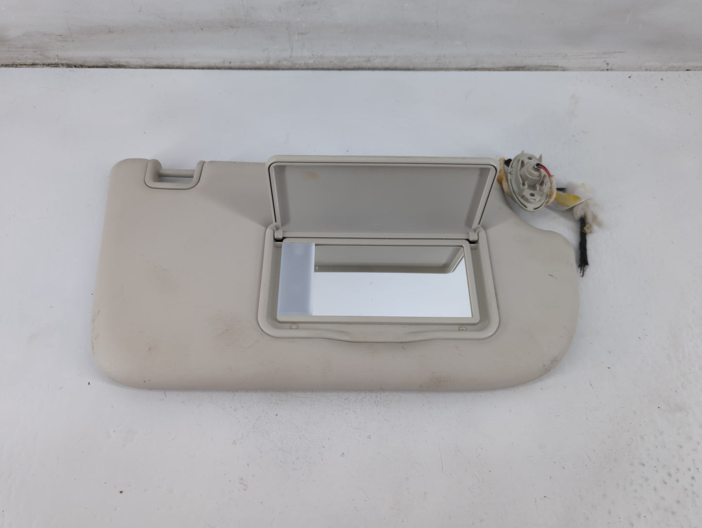 2013-2018 Ford Focus Sun Visor Shade Replacement Passenger Right Mirror Fits Fits 2013 2014 2015 2016 2017 2018 OEM Used Aut