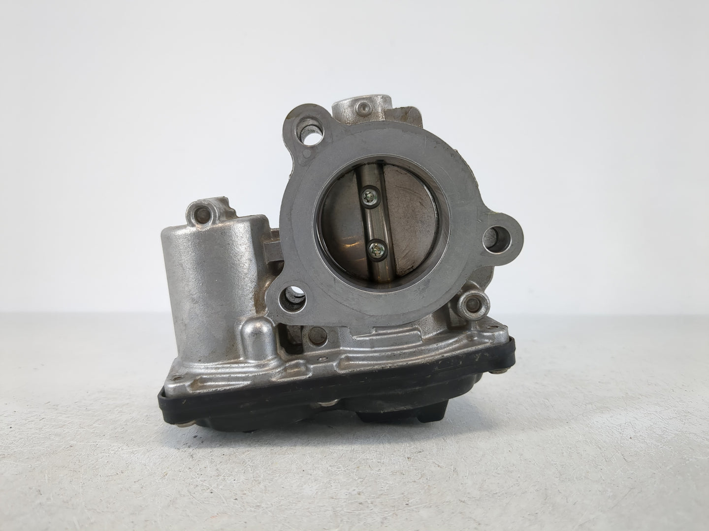 2014-2018 Ford Focus Throttle Body P/N:CM5G-9F991-FC Fits Fits 2014 2015 2016 2017 2018 2019 2020 2021 2022 OEM Used Auto Pa