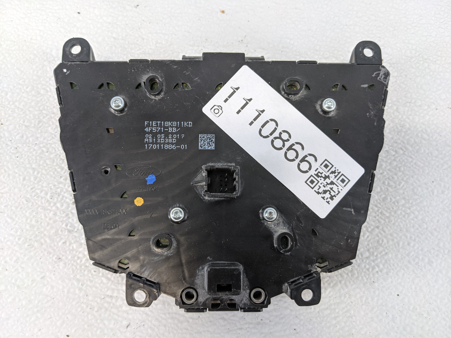 2017-2018 Ford Focus Radio AM FM Cd Player Receiver Replacement P/N:F1ET 18K811 KD Fits Fits 2017 2018 OEM Used Auto Parts -