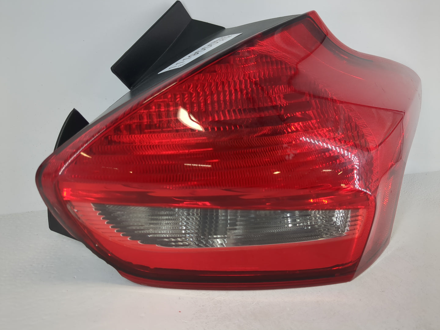 2015-2018 Ford Focus Tail Light Assembly Passenger Right OEM P/N:F1EB-13404-GJ Fits Fits 2015 2016 2017 2018 OEM Used Auto P