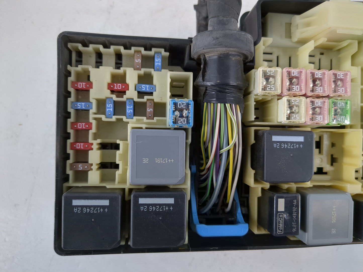 2017-2018 Ford Focus Fusebox Fuse Box Panel Relay Module P/N:AV6T-14A067-AD Fits Fits 2017 2018 OEM Used Auto Parts - Oemuse