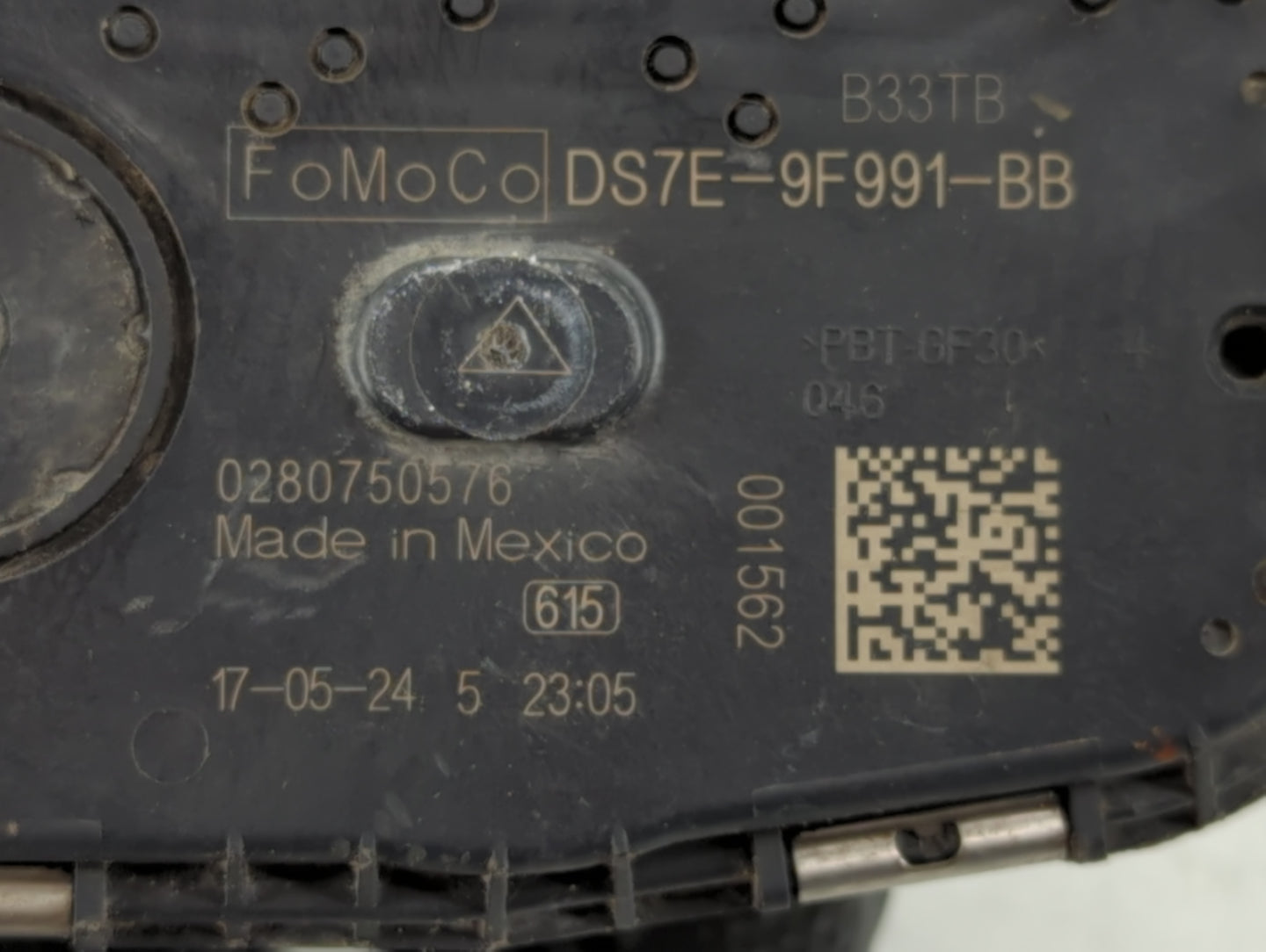 2015-2018 Ford Focus Throttle Body P/N:DS7E-9F991-BB Fits Fits 2014 2015 2016 2017 2018 OEM Used Auto Parts - Oemusedautopar