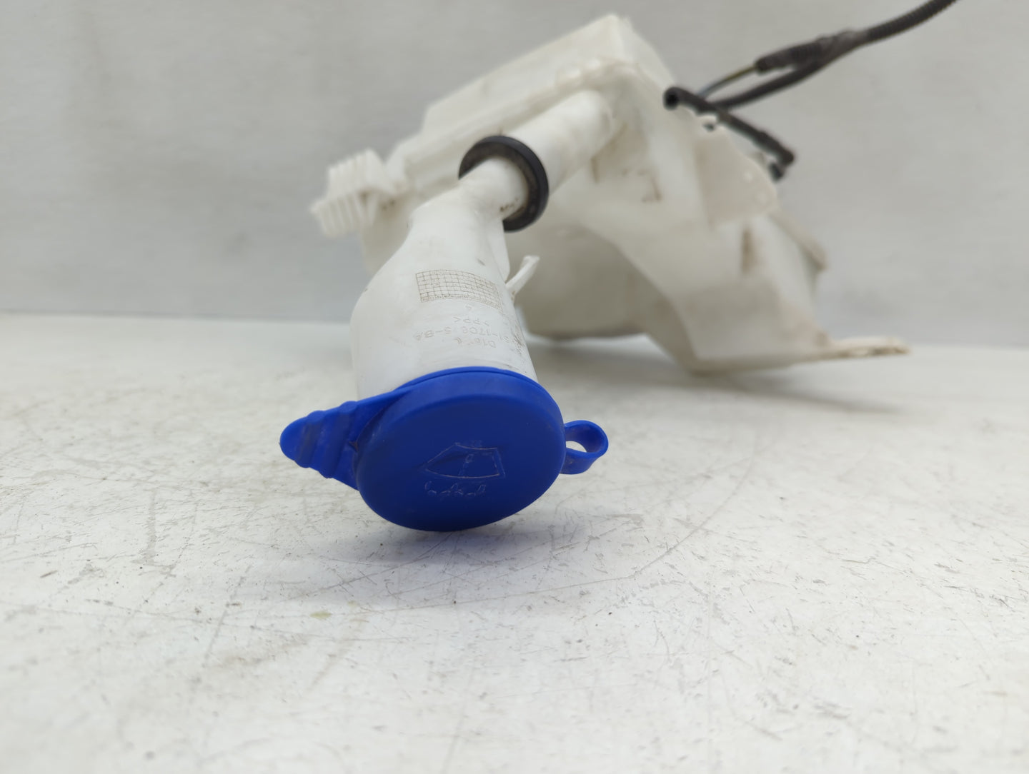 2012-2018 Ford Focus Windshield Washer Fluid Reservoir Bottle Oem - Oemusedautoparts1.com