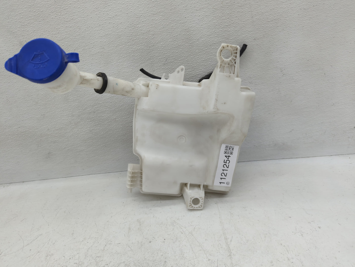 2012-2018 Ford Focus Windshield Washer Fluid Reservoir Bottle Oem - Oemusedautoparts1.com