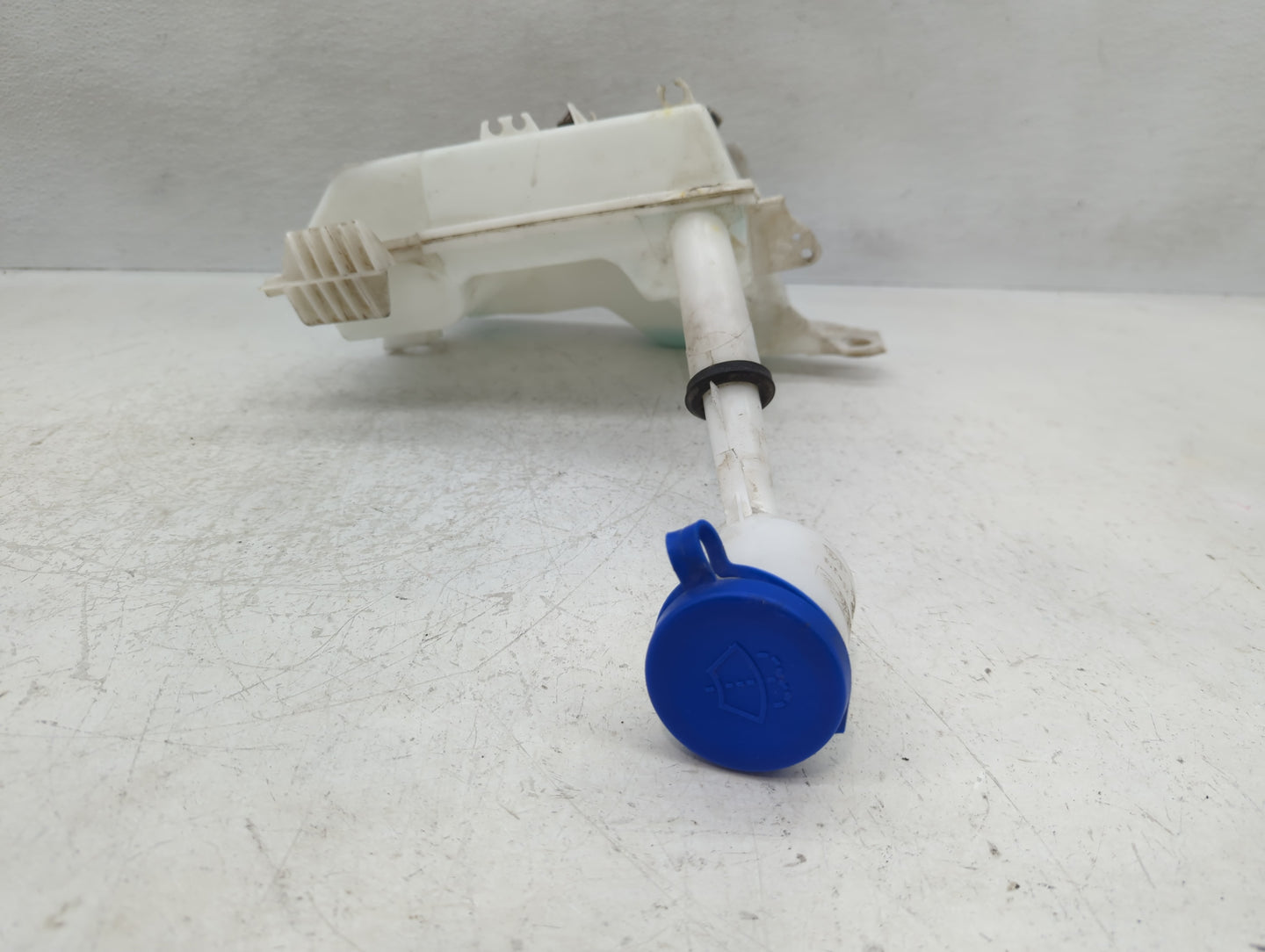 2012-2018 Ford Focus Windshield Washer Fluid Reservoir Bottle Oem - Oemusedautoparts1.com