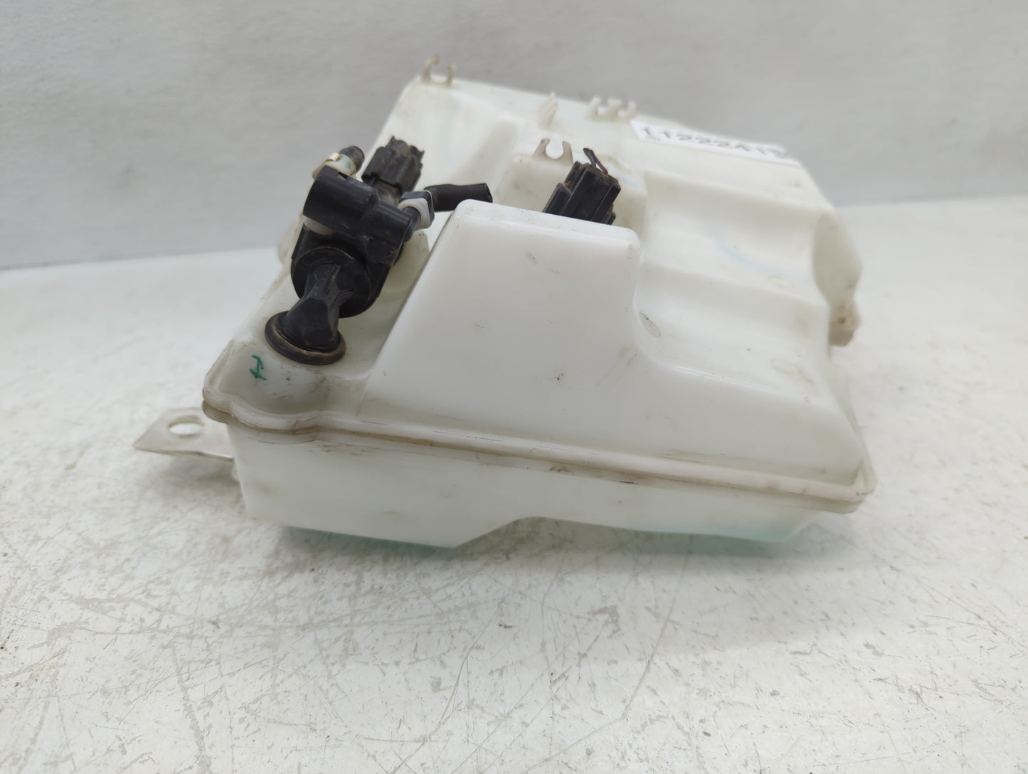 2012-2018 Ford Focus Windshield Washer Fluid Reservoir Bottle Oem - Oemusedautoparts1.com