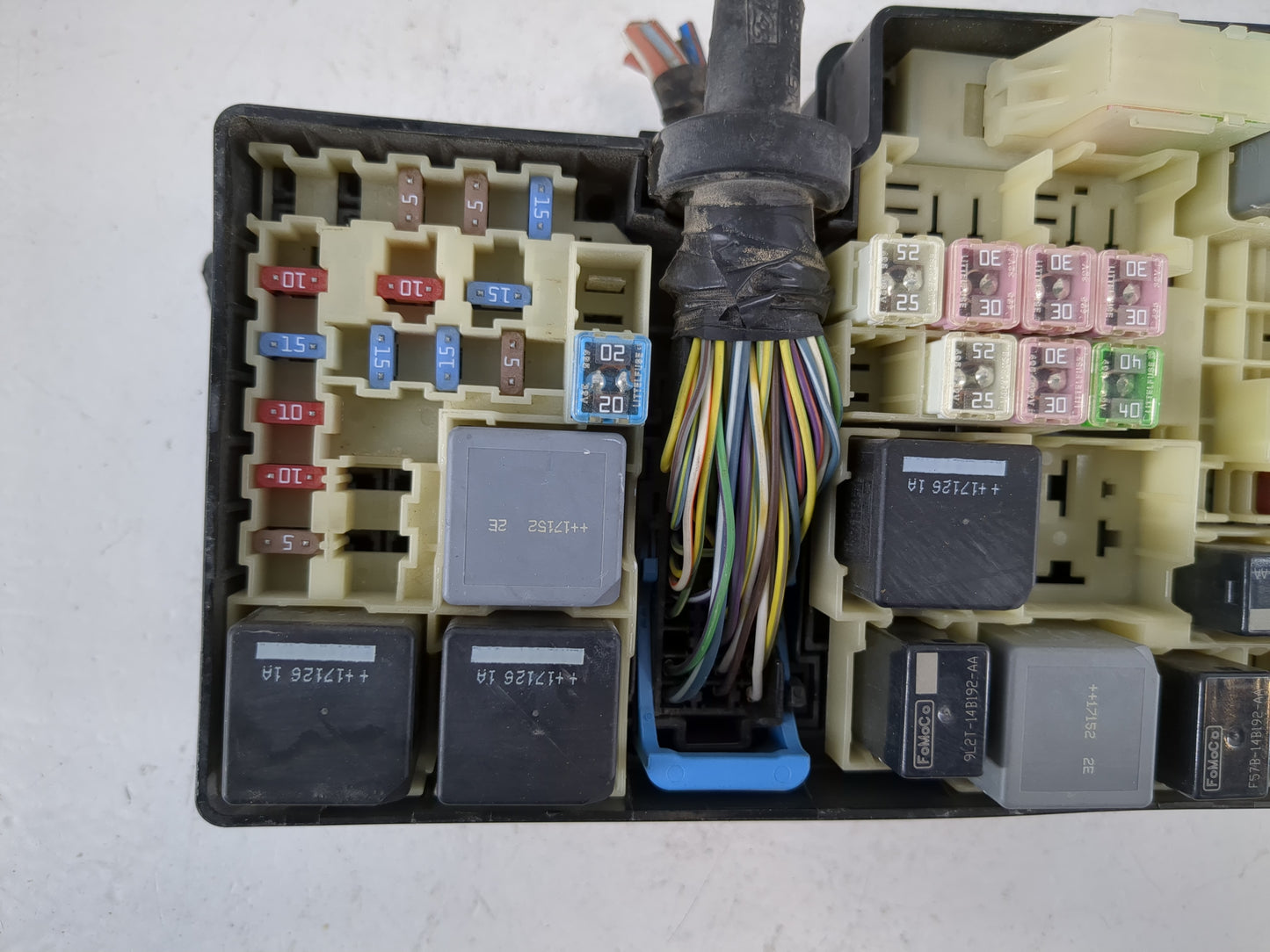 2017-2018 Ford Focus Fusebox Fuse Box Panel Relay Module P/N:AV6T-14A067-AD Fits Fits 2017 2018 OEM Used Auto Parts - Oemuse
