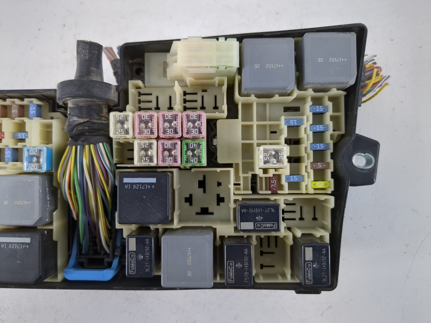 2017-2018 Ford Focus Fusebox Fuse Box Panel Relay Module P/N:AV6T-14A067-AD Fits Fits 2017 2018 OEM Used Auto Parts - Oemuse