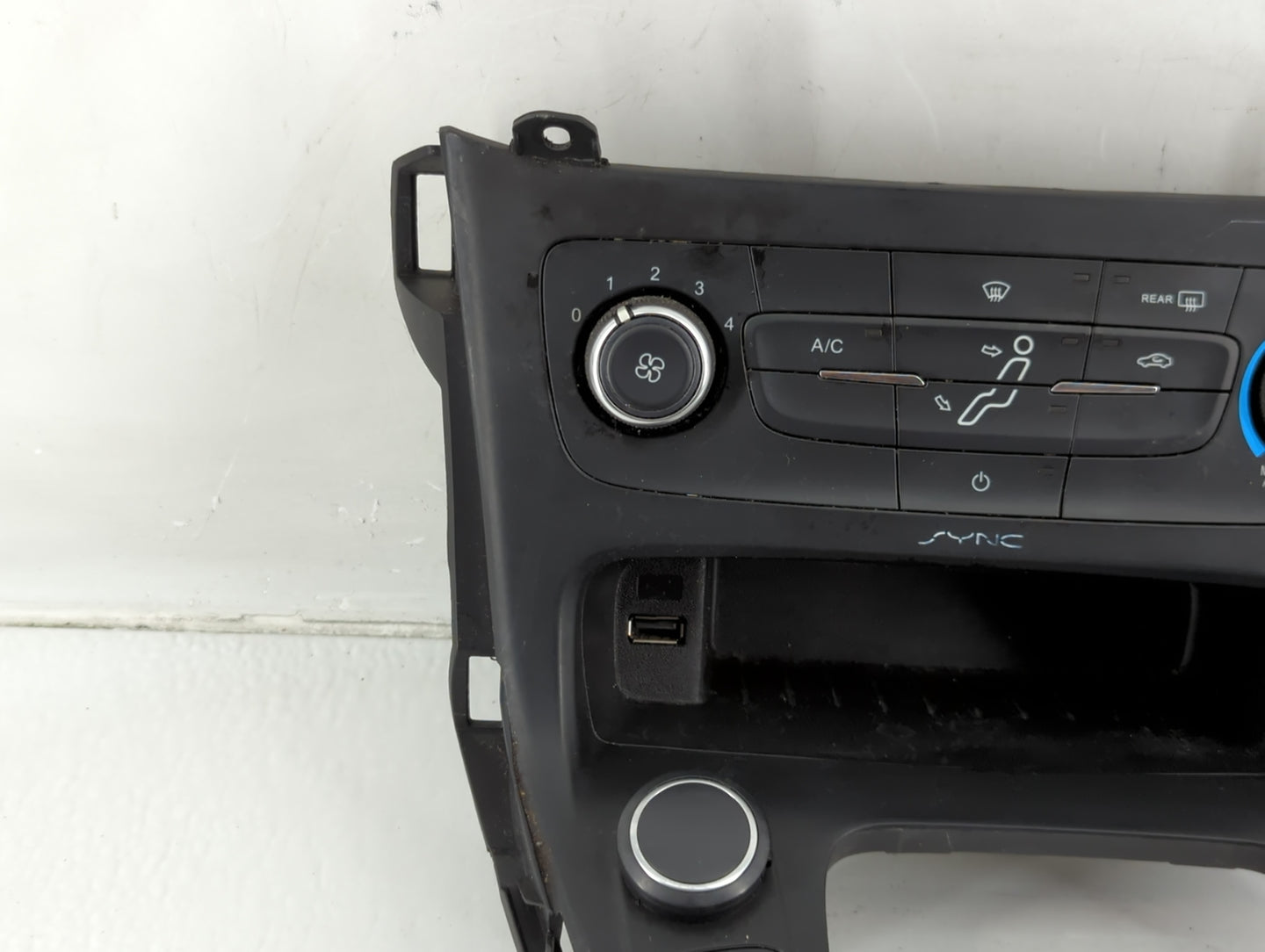 2015-2018 Ford Focus Climate Control Module Temperature AC/Heater Replacement P/N:F1ET-19980-JJ Fits Fits 2015 2016 2017 201