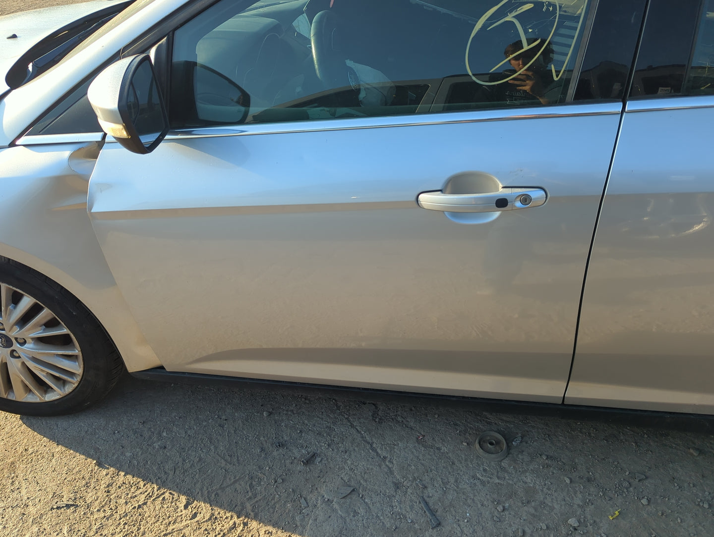 2015-2018 Ford Focus Driver Front Door Oem - Oemusedautoparts1.com