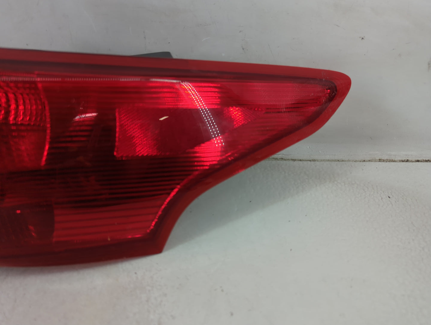 2015-2018 Ford Focus Tail Light Assembly Passenger Right OEM P/N:F1EB-13404-FE Fits Fits 2015 2016 2017 2018 OEM Used Auto P