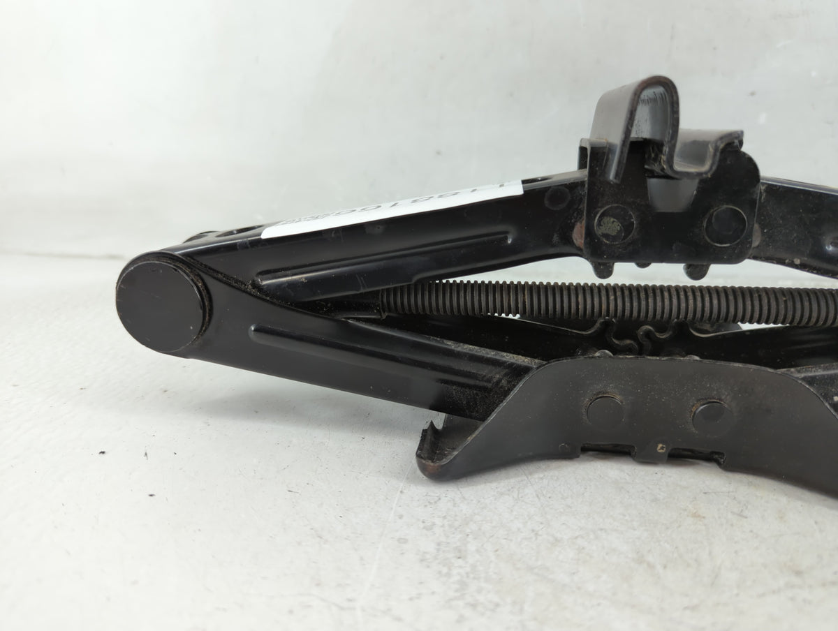 2017 Ford Focus Spare Scissor Car Jack 1188166 - Oemusedautoparts1.com