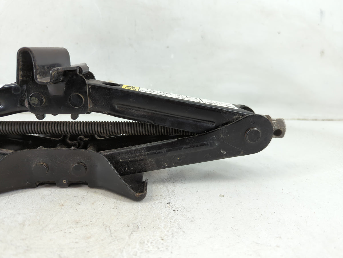 2017 Ford Focus Spare Scissor Car Jack 1188166 - Oemusedautoparts1.com