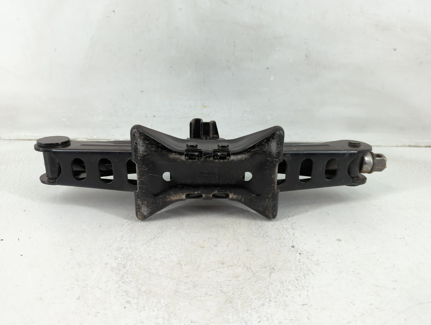 2017 Ford Focus Spare Scissor Car Jack 1188166 - Oemusedautoparts1.com