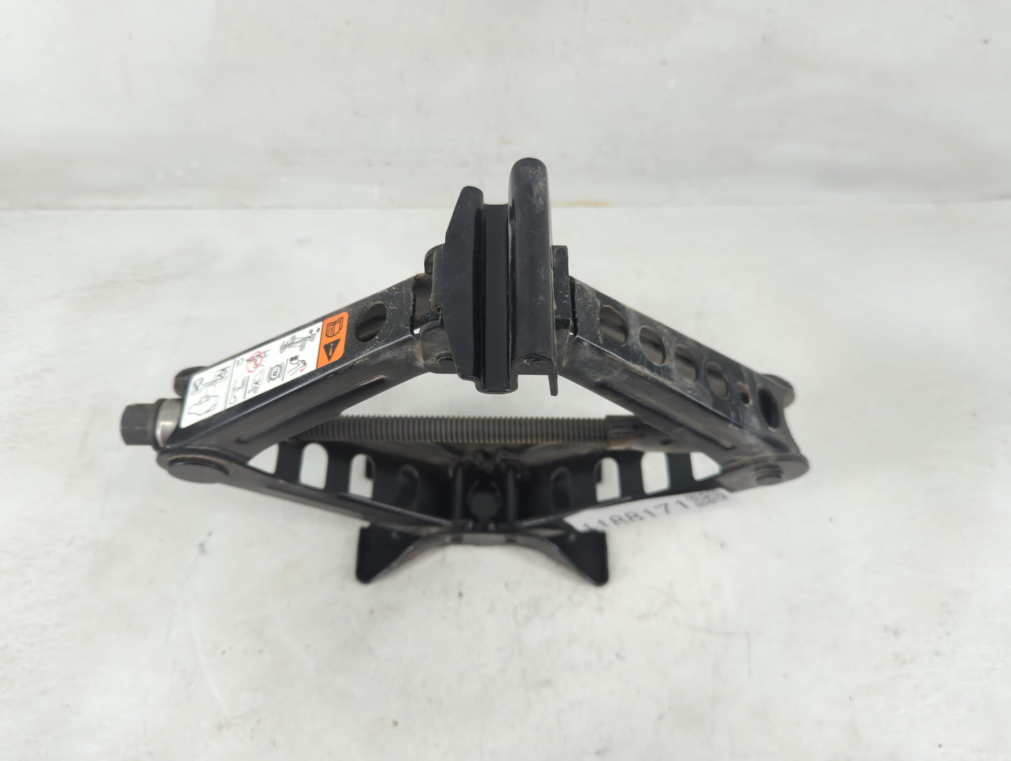 2017 Ford Focus Spare Scissor Car Jack - Oemusedautoparts1.com