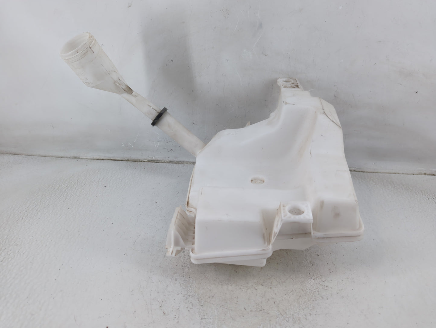 2012-2018 Ford Focus Windshield Washer Fluid Reservoir Bottle Oem - Oemusedautoparts1.com