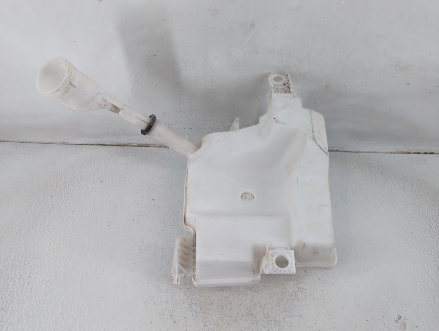 2012-2018 Ford Focus Windshield Washer Fluid Reservoir Bottle Oem - Oemusedautoparts1.com