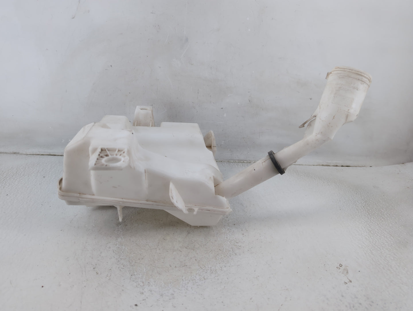 2012-2018 Ford Focus Windshield Washer Fluid Reservoir Bottle Oem - Oemusedautoparts1.com