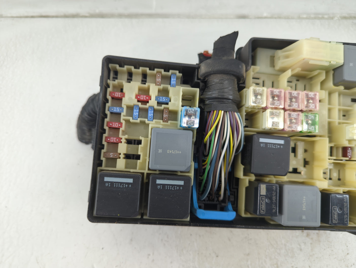 2017-2018 Ford Focus Fusebox Fuse Box Panel Relay Module P/N:GJ7T-14A076-BA Fits Fits 2017 2018 OEM Used Auto Parts - Oemuse